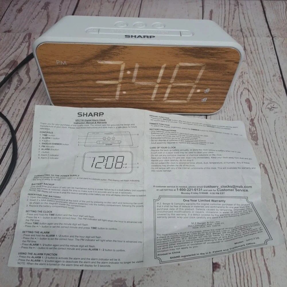 Sharp SPC736 LED 2 Alarms,  Bedroom Clock Wood Grain Face White~Tested Working